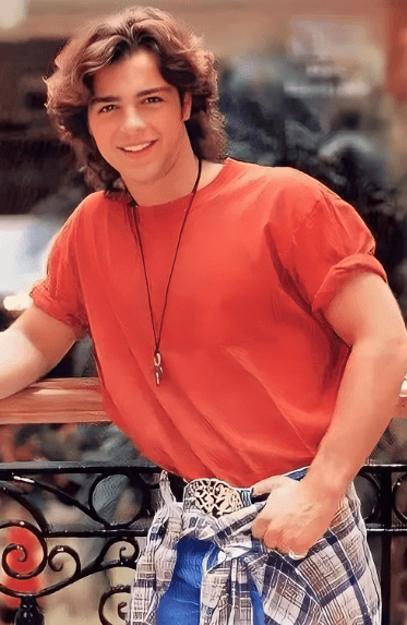 Reviving 90s Mens Fashion: Retro Trends And Ageless Styles - Primeleathershop